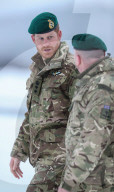 PEOPLE - Prinz Harry besucht britische Truppen beim Manöver Clockwork in Norwegen (weitere Bilder)
