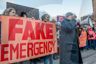 NEWS - Proteste gegen Trumps Notstandserklärung in New York