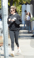PEOPLE - Kristen Stewart und Freundin holen sich einen gesunden Saft