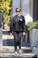 PEOPLE - Kristen Stewart und Freundin holen sich einen gesunden Saft