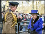 PEOPLE - Die Queen an Gottesdienst in der Guards Chapel