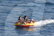 PEOPLE - Laeticia Hallyday geniesst mit den Kids die Ferien auf St.Barths