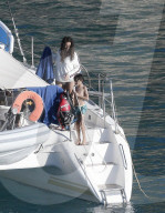 PEOPLE - Laeticia Hallyday geniesst mit den Kids die Ferien auf St.Barths