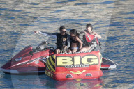 PEOPLE - Laeticia Hallyday geniesst mit den Kids die Ferien auf St.Barths