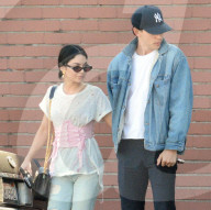 PEOPLE - Vanessa Hudgens luncht mit Freund Austin in Los Angeles