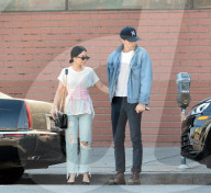 PEOPLE - Vanessa Hudgens luncht mit Freund Austin in Los Angeles