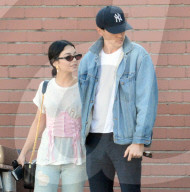 PEOPLE - Vanessa Hudgens luncht mit Freund Austin in Los Angeles