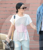 PEOPLE - Vanessa Hudgens luncht mit Freund Austin in Los Angeles