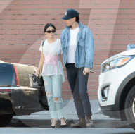 PEOPLE - Vanessa Hudgens luncht mit Freund Austin in Los Angeles