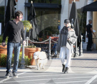 PEOPLE - Nicollette Sheridan turtelt mit neuem Freund in Malibu
