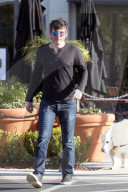 PEOPLE - Nicollette Sheridan turtelt mit neuem Freund in Malibu