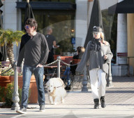 PEOPLE - Nicollette Sheridan turtelt mit neuem Freund in Malibu