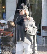 PEOPLE - Nicollette Sheridan turtelt mit neuem Freund in Malibu