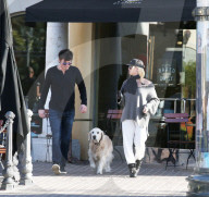 PEOPLE - Nicollette Sheridan turtelt mit neuem Freund in Malibu
