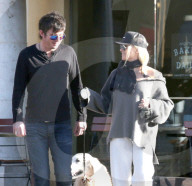 PEOPLE - Nicollette Sheridan turtelt mit neuem Freund in Malibu