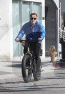 EXKLUSIV - Arnold Schwarzenegger fährt sein Monsterbike in LA