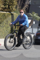 EXKLUSIV - Arnold Schwarzenegger fährt sein Monsterbike in LA