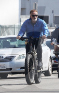 EXKLUSIV - Arnold Schwarzenegger fährt sein Monsterbike in LA
