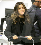 EXKLUSIV - Eva Longoria checkt mit ihrem Baby am Flughafen LAX ein
