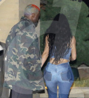PEOPLE - Kim Kardashian zeigt ihre Kurven in engen Jeans