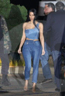 PEOPLE - Kim Kardashian zeigt ihre Kurven in engen Jeans