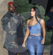 PEOPLE - Kim Kardashian zeigt ihre Kurven in engen Jeans