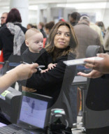PEOPLE - Eva Longoria verreist mit dem Nachwuchs