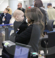 PEOPLE - Eva Longoria verreist mit dem Nachwuchs