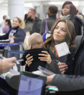 PEOPLE - Eva Longoria verreist mit dem Nachwuchs