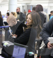 PEOPLE - Eva Longoria verreist mit dem Nachwuchs