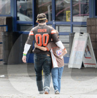 EXKLUSIV - Casey Affleck mit Sohn Atticus im Sportdress