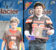 EXKLUSIV - Casey Affleck mit Sohn Atticus im Sportdress
