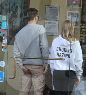 PEOPLE - Scott Disick fasst sich an den Hintern