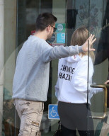 PEOPLE - Scott Disick fasst sich an den Hintern