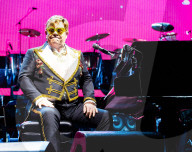 PEOPLE - Elton John auf der Bühne in Newark