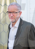 NEWS - GB: Labour-Chef Corbyn verlässt morgens sein Haus