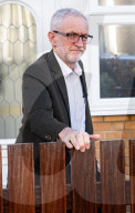 NEWS - GB: Labour-Chef Corbyn verlässt morgens sein Haus