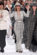 PEOPLE - Chanel-Modeschau: Models in Tränen