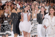 PEOPLE - Chanel-Modeschau: Models in Tränen