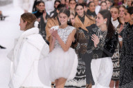 PEOPLE - Chanel-Modeschau: Models in Tränen