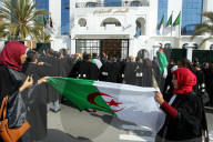 NEWS - Algerien: Anwälte gehen gegen Bouteflika auf die Strasse