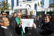 NEWS - Algerien: Anwälte gehen gegen Bouteflika auf die Strasse