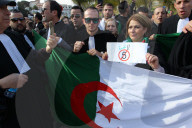 NEWS - Algerien: Anwälte gehen gegen Bouteflika auf die Strasse