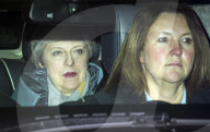 NEWS - Brexit: Premier Theresa May auf dem Heimweg nach Niederlage im Unterhaus