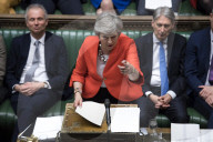 NEWS - Brexit: Premier Theresa May auf dem Heimweg nach Niederlage im Unterhaus