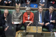 NEWS - Brexit: Premier Theresa May auf dem Heimweg nach Niederlage im Unterhaus