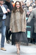 PEOPLE - Keira Knigthley im Leoparden-Mantel in NYC