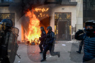 NEWS - Schwere Randale bei Gelbwesten-Protesten in Paris