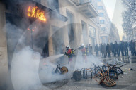 NEWS - Schwere Randale bei Gelbwesten-Protesten in Paris