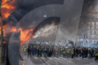 NEWS - Schwere Randale bei Gelbwesten-Protesten in Paris